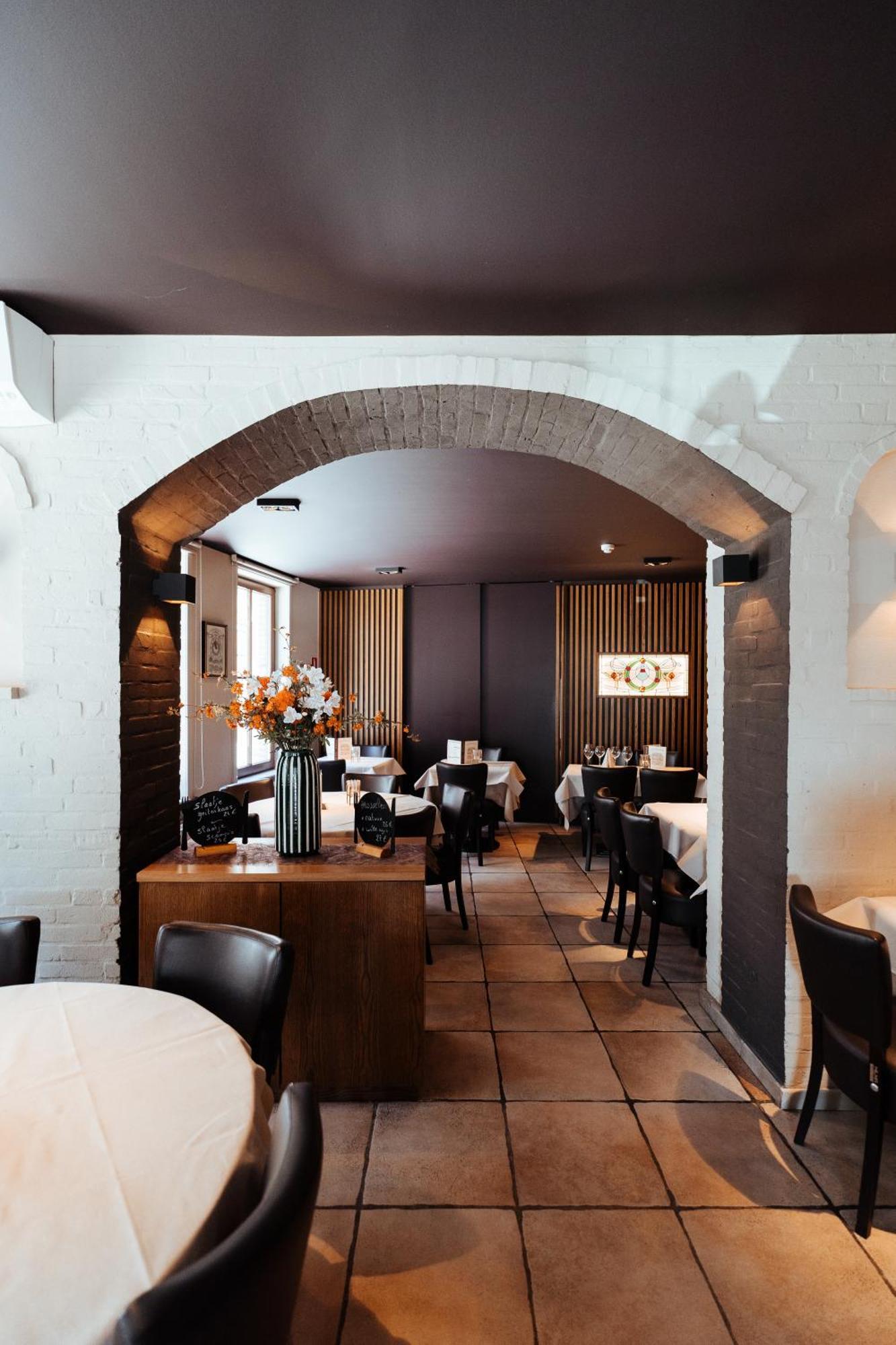 Hotel Brasserie De Beiaard トルホウト エクステリア 写真