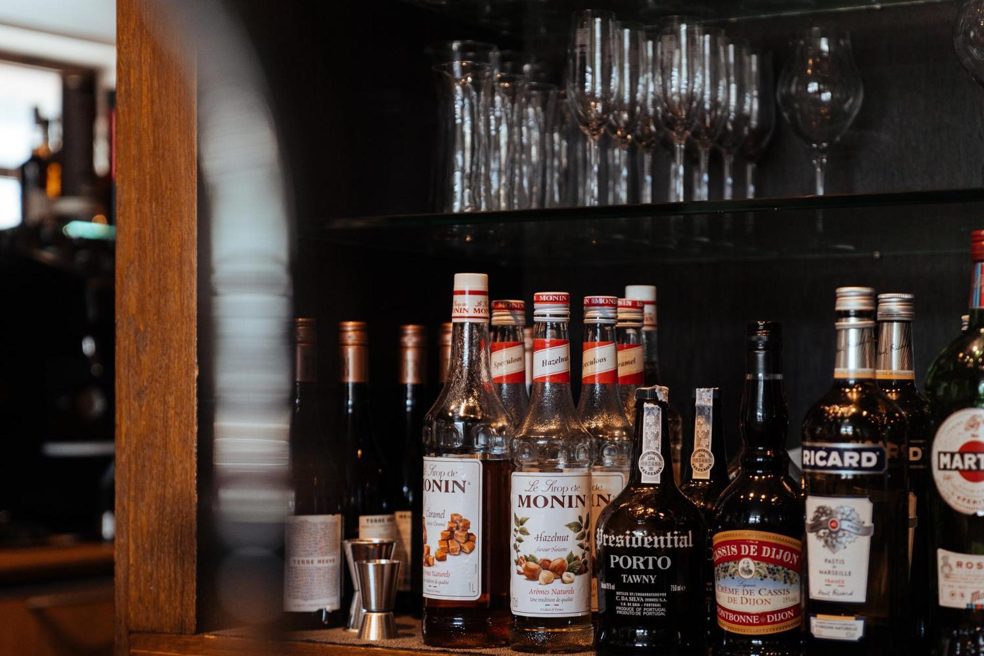 Hotel Brasserie De Beiaard トルホウト エクステリア 写真