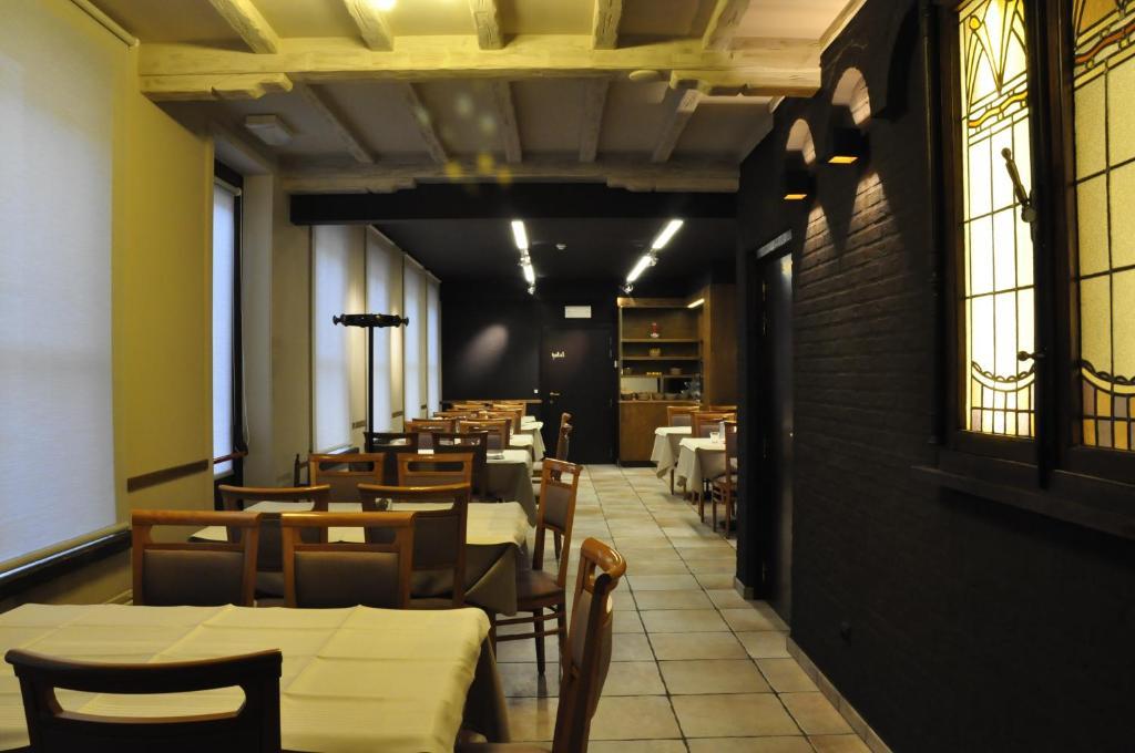 Hotel Brasserie De Beiaard トルホウト エクステリア 写真